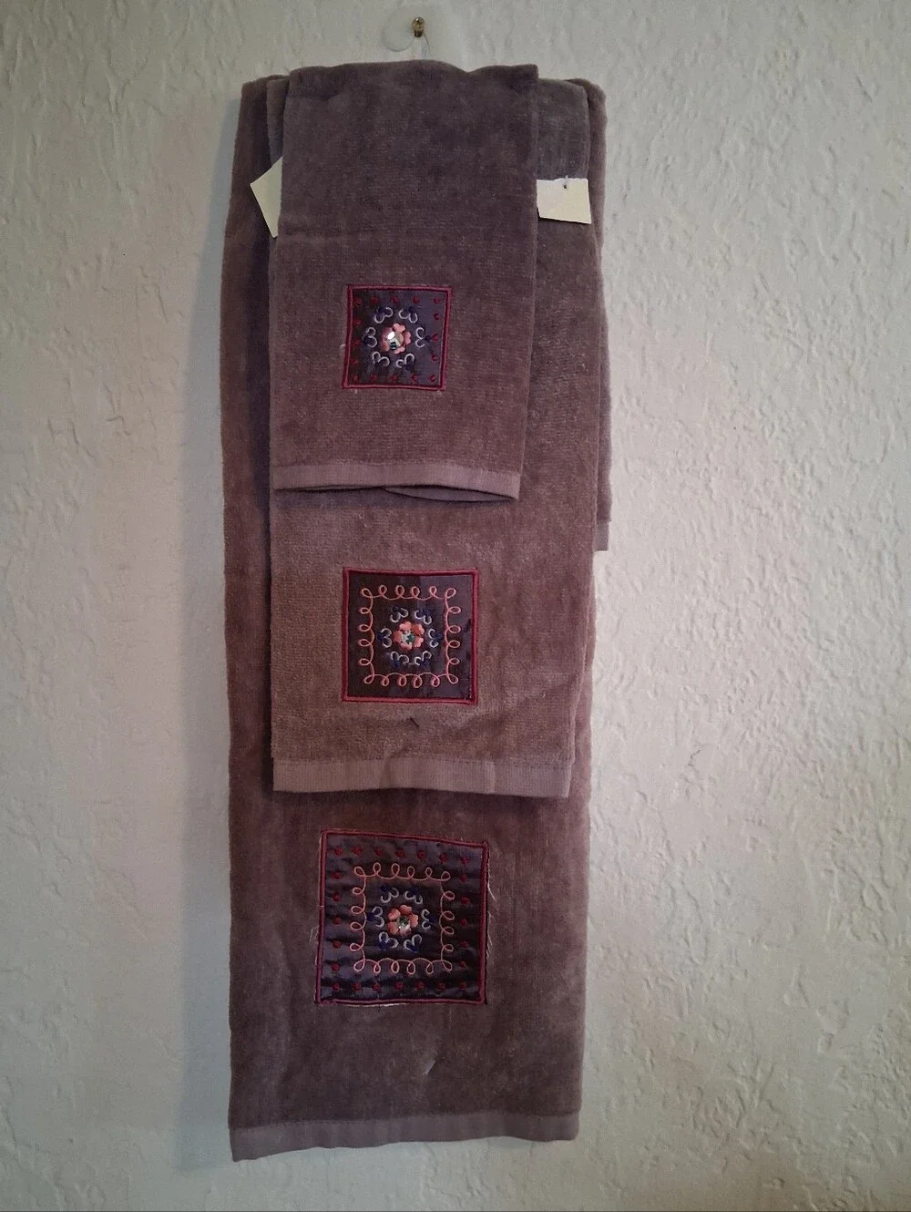 Mauvy Purple 100% cotton Standard Size Embroidered Decorative Towel Set 3 Pieces